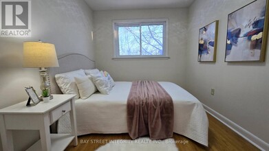 44 Bowerbank Dr in Toronto, ON - Building Photo - Building Photo