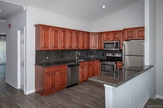 310 Centre Ct in Medford, NY - Building Photo - Building Photo