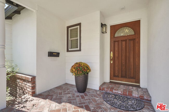4875 Bluebell Ave in Los Angeles, CA - Building Photo - Building Photo