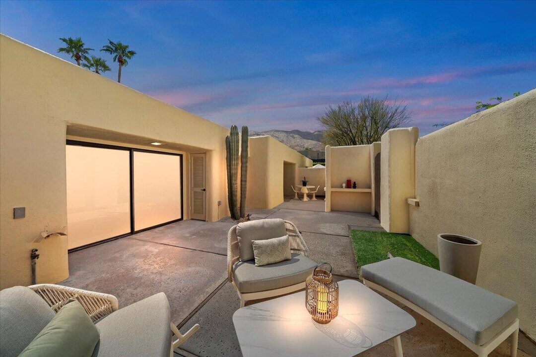 436 Greenhouse Wy in Palm Springs, CA - Building Photo