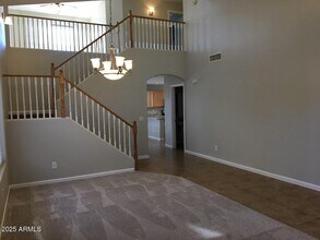 2503 W White Feather Ln in Phoenix, AZ - Foto de edificio - Building Photo