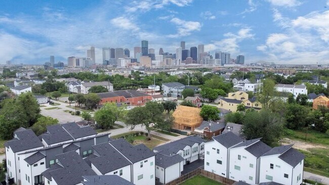 2722 Anita St in Houston, TX - Foto de edificio - Building Photo