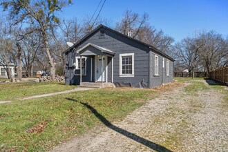 1312 S Grand Ave in Gainesville, TX - Building Photo - Building Photo