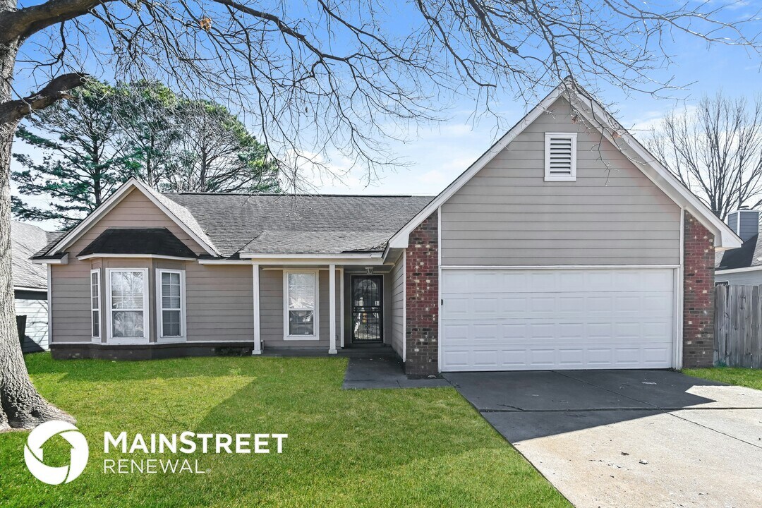 2692 Country Lawn Cove in Memphis, TN - Building Photo