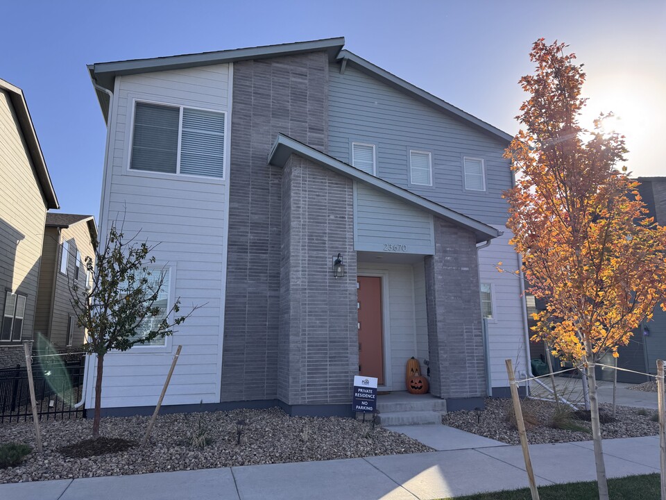 23670 E 41st Ave in Aurora, CO - Building Photo