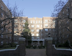 7715 113th St in Forest Hills, NY - Building Photo - Building Photo