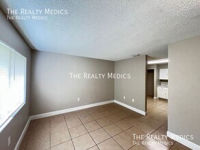 2000 NW 43rd St in Ocala, FL - Building Photo - Building Photo