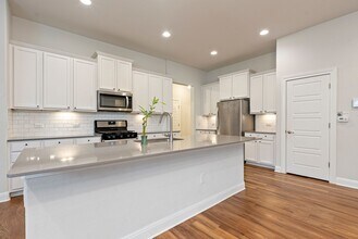 11900 Mercantile Ln in Austin, TX - Building Photo - Building Photo