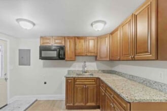 4415 38th St in Brentwood, MD - Foto de edificio - Building Photo