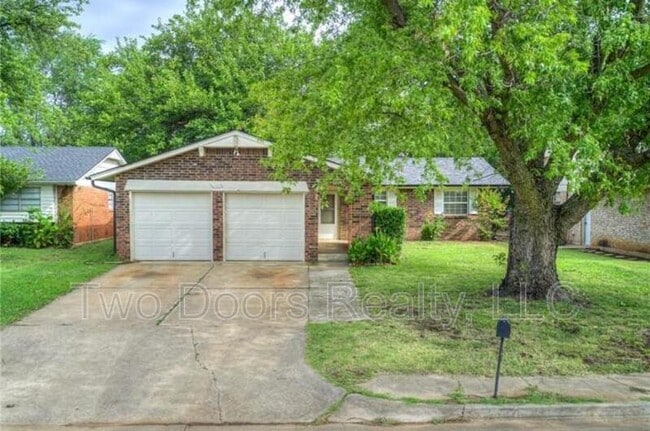 801 Robin Hill Rd in Edmond, OK - Building Photo - Building Photo