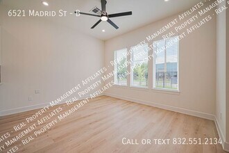 6521 Madrid St in Houston, TX - Foto de edificio - Building Photo