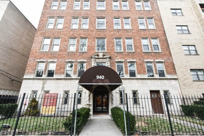 property at 940 W Winona St