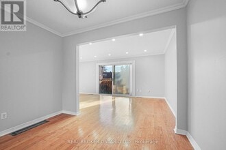 890 Cahill Dr W in Ottawa, ON - Building Photo - Building Photo