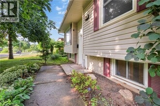 206 Shelley Dr in Kitchener, ON - Building Photo - Building Photo