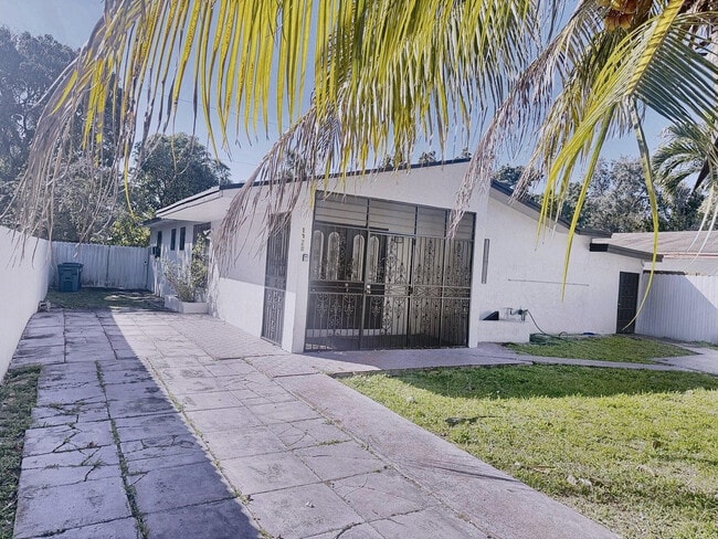 1728 NW 114th St in Miami, FL - Building Photo - Building Photo
