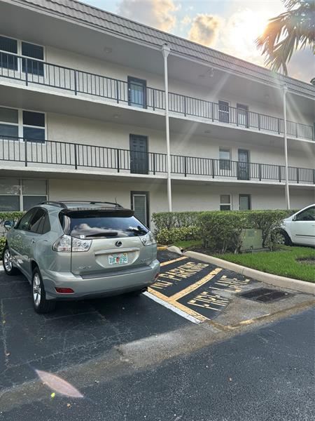 9400 Lime Bay Blvd in Tamarac, FL - Foto de edificio