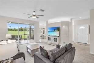 6025 Pinnacle Ln in Naples, FL - Building Photo
