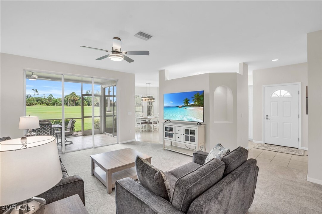 6025 Pinnacle Ln in Naples, FL - Foto de edificio