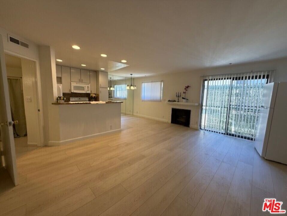 4322 Matilija Ave in Los Angeles, CA - Building Photo
