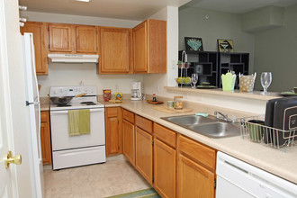 Redstone Ranch Apartments in Denver, CO - Building Photo - Building Photo