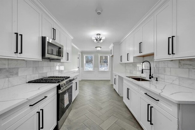 7002 Batavia Pl in Harrison, NY - Building Photo - Building Photo