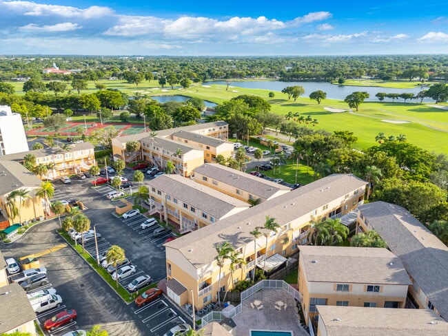 6235 SW Kendale Lakes Cir, Unit 140 in Miami, FL - Building Photo - Building Photo