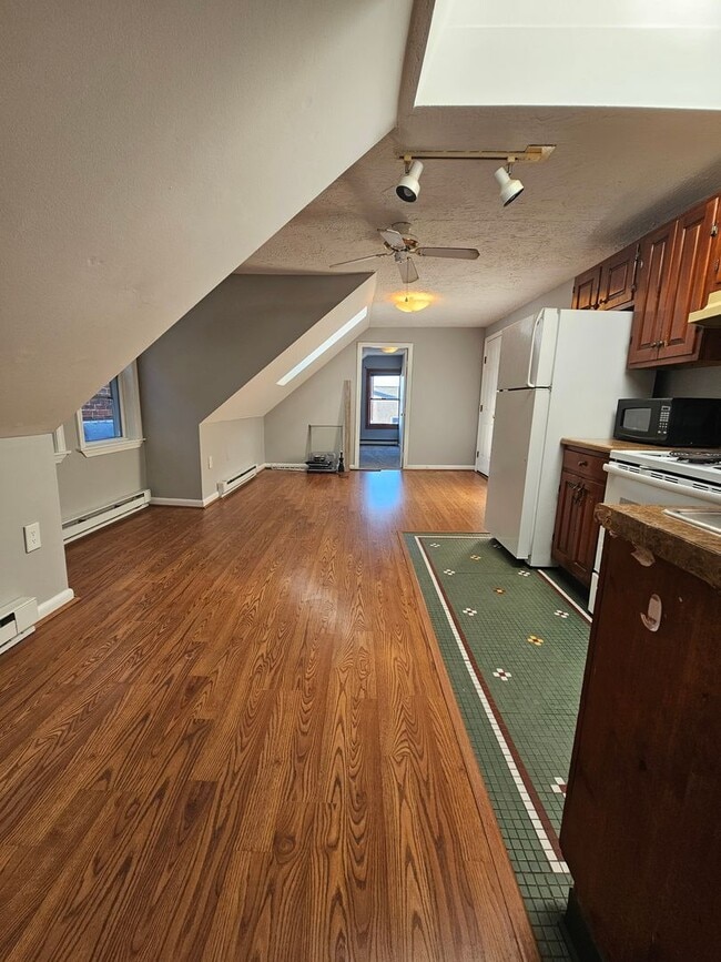 12 South St in Milford, NH - Building Photo - Building Photo