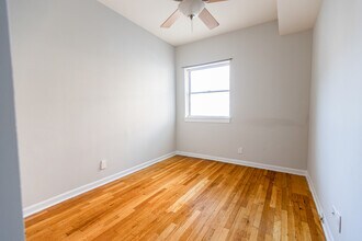 1047 W Montrose Ave in Chicago, IL - Building Photo - Building Photo