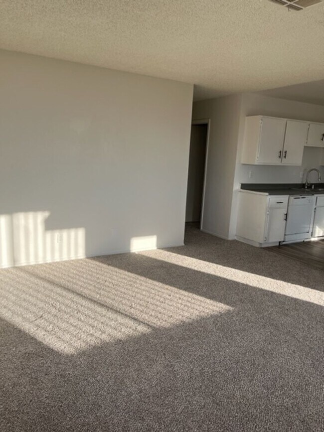 2305 Exeter Dr-Unit -Unit 3/C in Las Vegas, NV - Building Photo - Building Photo