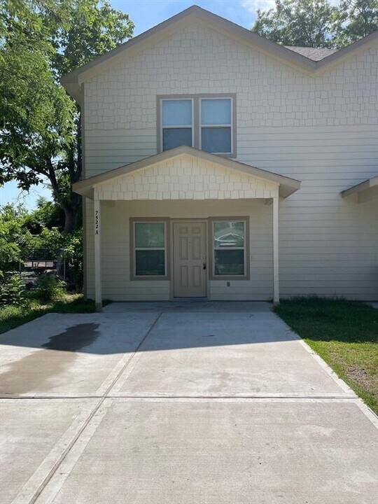 7522 E Maxroy St-Unit -A in Houston, TX - Building Photo