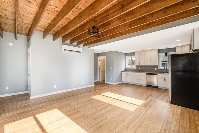 12 New St in Woodfin, NC - Building Photo - Building Photo