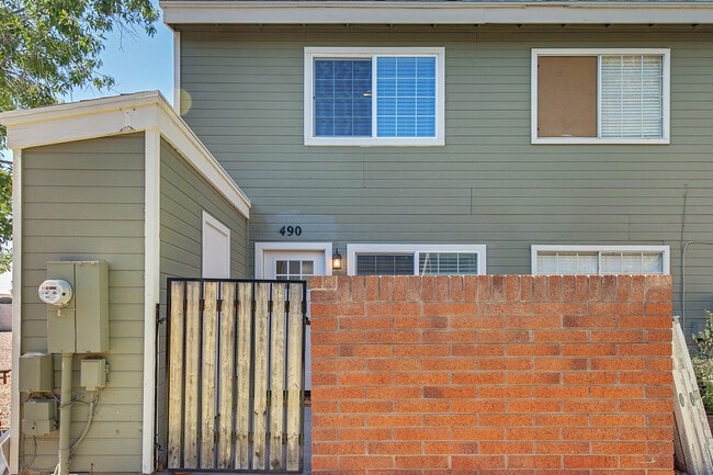 2301 E University Dr in Mesa, AZ - Foto de edificio - Building Photo