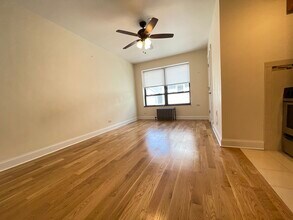 4552 N Clark St in Chicago, IL - Building Photo - Building Photo