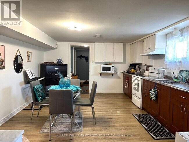 7841 Martin Grove Rd in Vaughan, ON - Building Photo - Building Photo