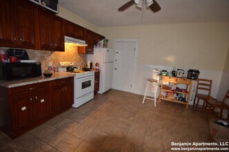 234 Cypress St, Unit 2 in Brookline, MA - Foto de edificio - Building Photo