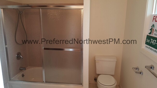 2233 Monterey Ln in Eugene, OR - Building Photo - Building Photo