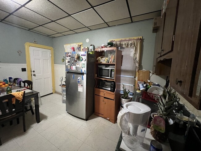 21 Bloomingdale St, Unit #2 in Chelsea, MA - Building Photo - Building Photo