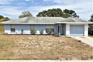 4700 Cortez Way S in St. Petersburg, FL - Building Photo