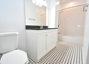 45 Hemenway St, Unit B2 in Boston, MA - Building Photo - Building Photo