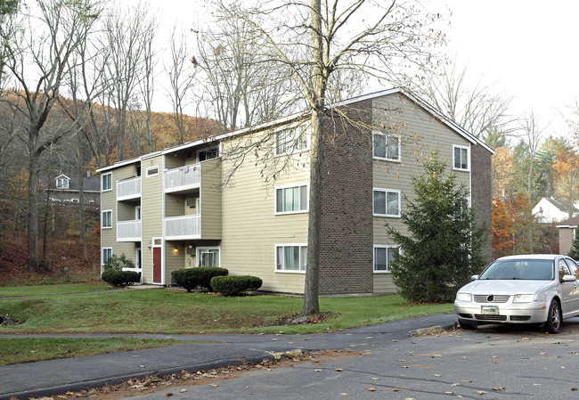 Brookside Terrace Apartments in Southbridge, MA - Foto de edificio - Building Photo