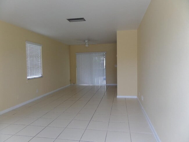 9145 E Highland Pines Blvd in Palm Beach Gardens, FL - Building Photo - Building Photo