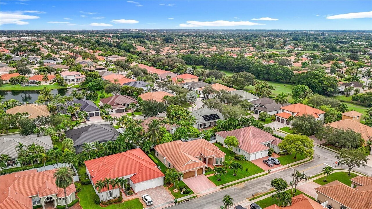 15957 SW 14th St in Pembroke Pines, FL - Building Photo