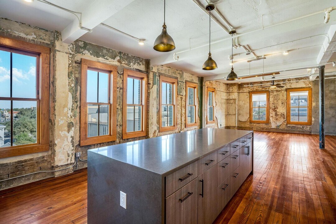 219 N Alamo St in San Antonio, TX - Building Photo