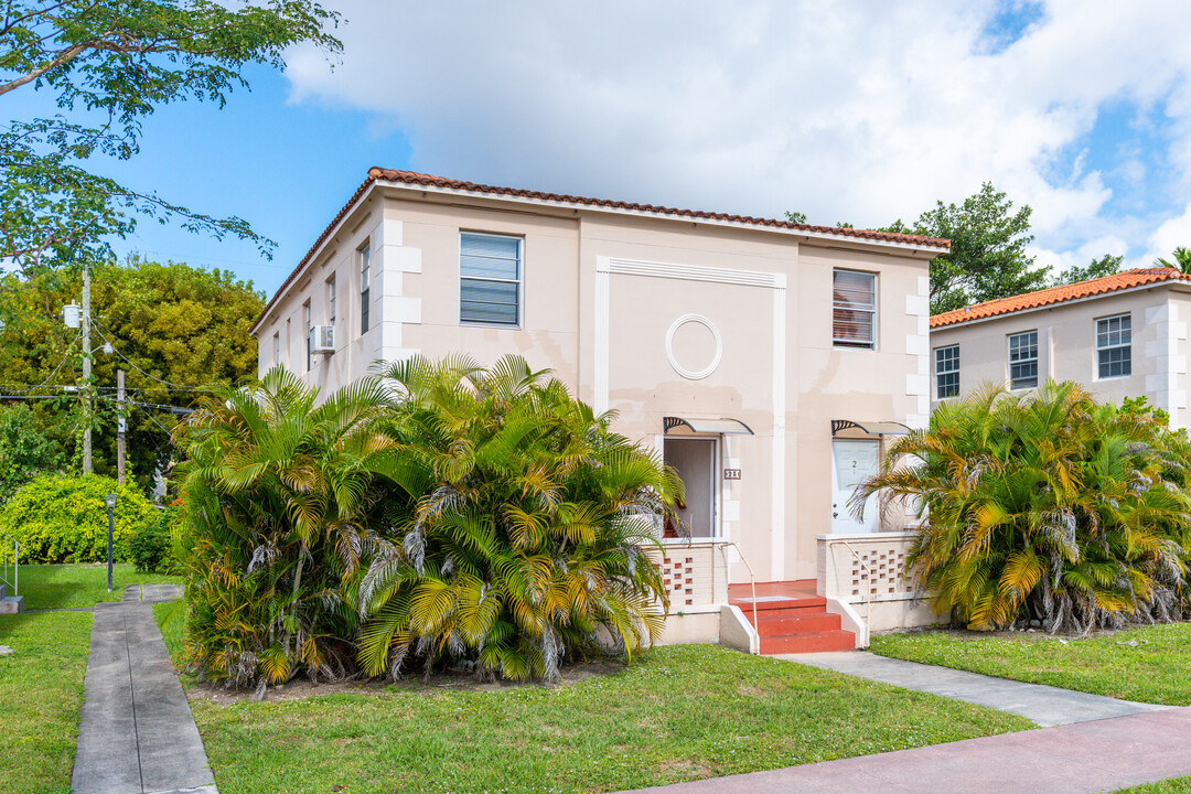 23 Sidonia Ave in Coral Gables, FL - Foto de edificio