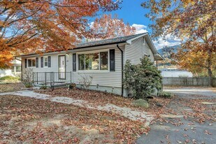 1011 Old US Hwy 70 in Black Mountain, NC - Building Photo