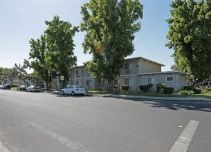 Peachland Apartments in Clovis, CA - Building Photo - Building Photo