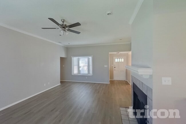 1253 Essex Dr in Desoto, TX - Foto de edificio - Building Photo