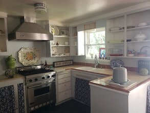 1604 N 203rd Pl in Shoreline, WA - Foto de edificio - Building Photo