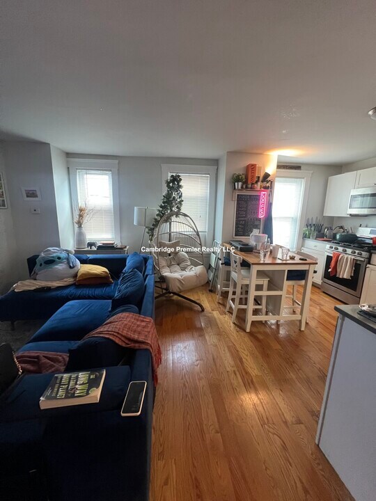 66 Beacon St, Unit 3 in Somerville, MA - Building Photo