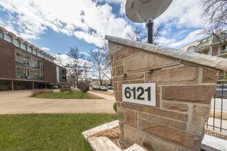 6121 W Higgins Ave in Chicago, IL - Building Photo - Building Photo